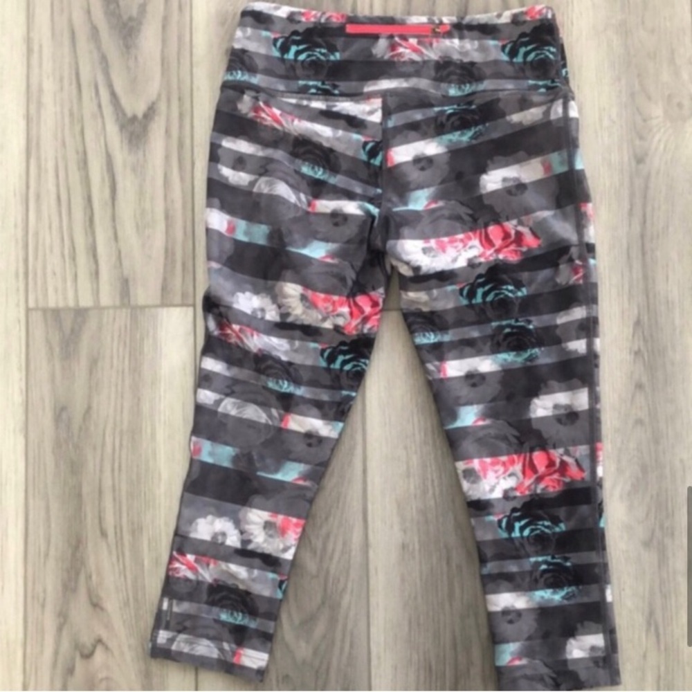 Mondetta Holographic Workout Crops